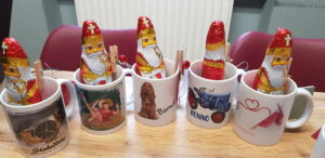 Die Bewohner*innen durften sich über einen Schokonikolaus und eine persönliche Tasse freuen.